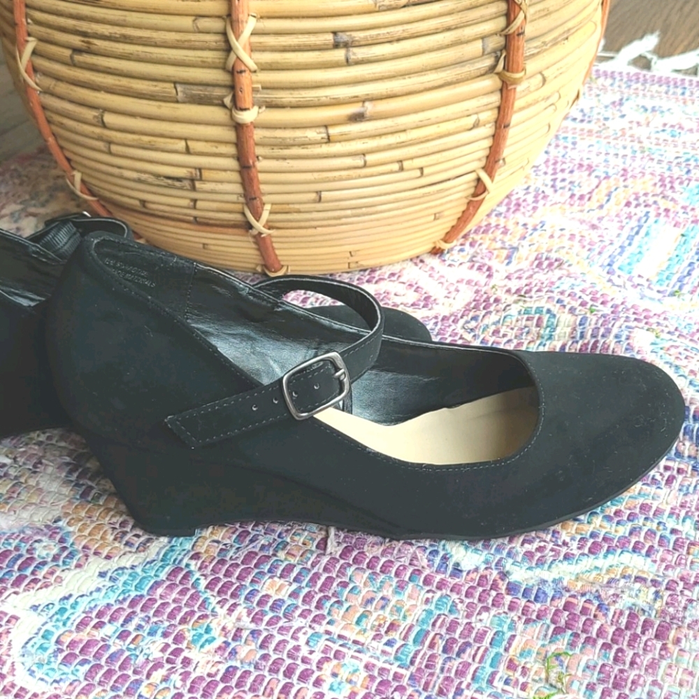 Low wedge black dress heels